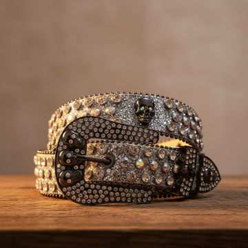 Diamant-Strasssteine mit grauem Glitzerband und Totenkopfschnallen-Strassgürtel