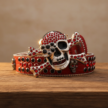 Rote Totenkopf-Schnalle mit schwarz-rotem Strassgürtel