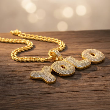 Strasshalskette mit Bubble-Buchstaben und Namen